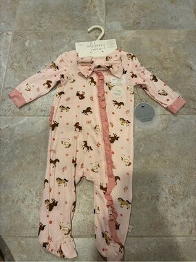 NWT Bamboo Milkberry Pink Horse Patterned Onesie and Head Bow Set